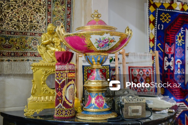 Əsrlərin izini daşıyan əntiq əşyalar