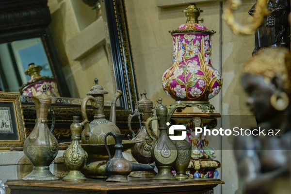 Əsrlərin izini daşıyan əntiq əşyalar