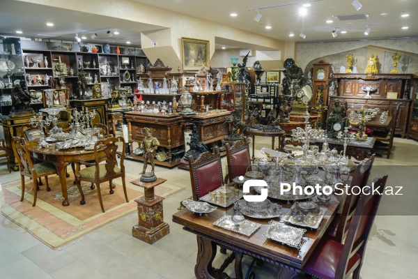 Əsrlərin izini daşıyan əntiq əşyalar