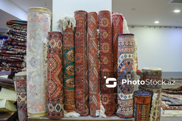 Əsrlərin izini daşıyan əntiq əşyalar