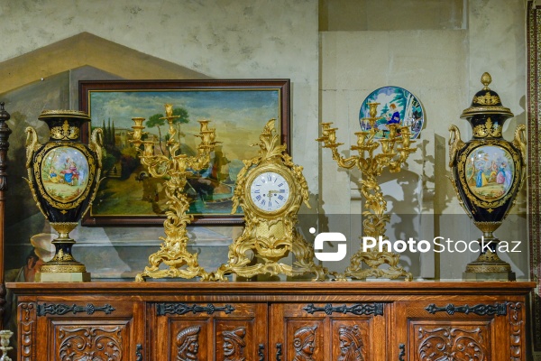 Əsrlərin izini daşıyan əntiq əşyalar