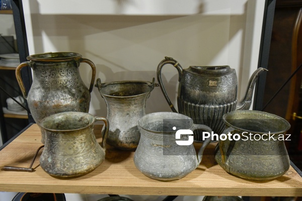 Əsrlərin izini daşıyan əntiq əşyalar