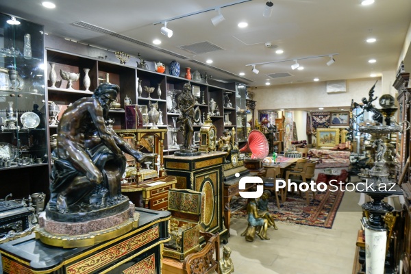 Əsrlərin izini daşıyan əntiq əşyalar