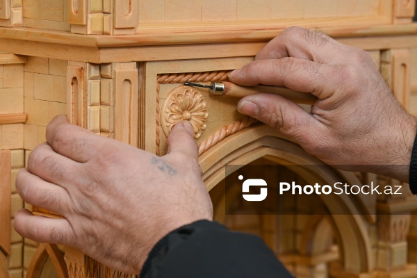 Fatimeyi-Zəhra məscidinin maketini hazırlayan usta Etibar Cəlilov