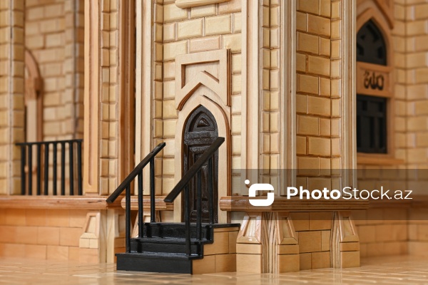 Fatimeyi-Zəhra məscidinin maketini hazırlayan usta Etibar Cəlilov