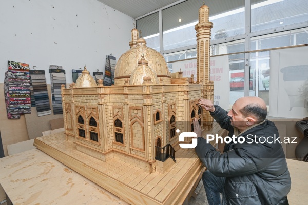 Fatimeyi-Zəhra məscidinin maketini hazırlayan usta Etibar Cəlilov