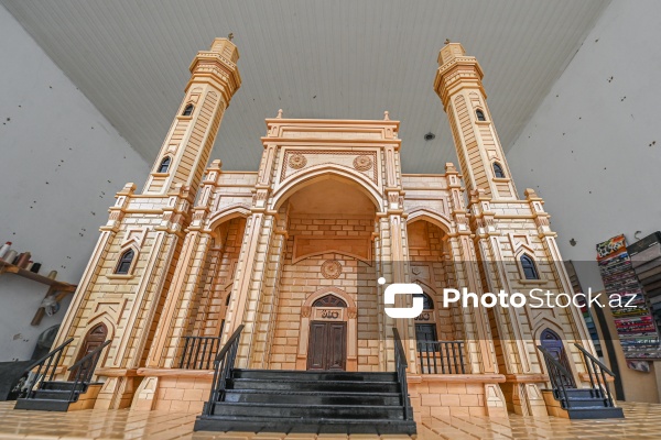 Fatimeyi-Zəhra məscidinin maketini hazırlayan usta Etibar Cəlilov