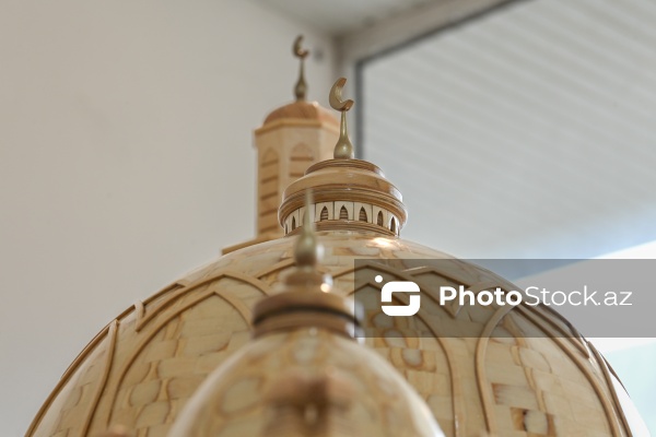 Fatimeyi-Zəhra məscidinin maketini hazırlayan usta Etibar Cəlilov