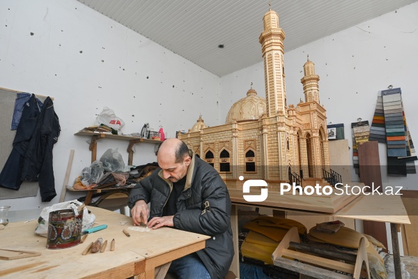 Fatimeyi-Zəhra məscidinin maketini hazırlayan usta Etibar Cəlilov