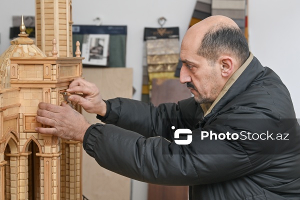 Fatimeyi-Zəhra məscidinin maketini hazırlayan usta Etibar Cəlilov