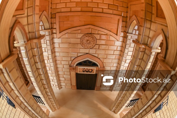 Fatimeyi-Zəhra məscidinin maketini hazırlayan usta Etibar Cəlilov