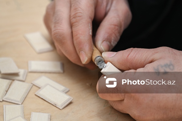 Fatimeyi-Zəhra məscidinin maketini hazırlayan usta Etibar Cəlilov