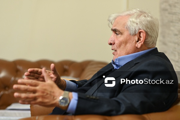 Xalq yazıçısı Kamal Abdulla