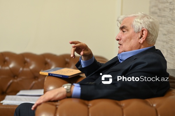 Xalq yazıçısı Kamal Abdulla