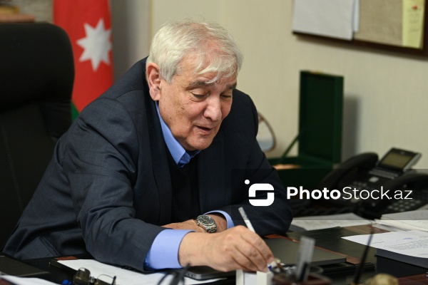 Xalq yazıçısı Kamal Abdulla