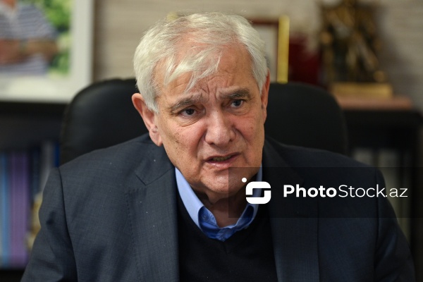 Xalq yazıçısı Kamal Abdulla