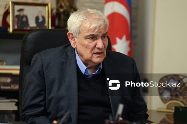 Xalq yazıçısı Kamal Abdulla