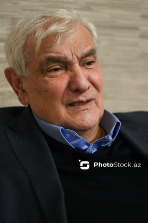 Xalq yazıçısı Kamal Abdulla