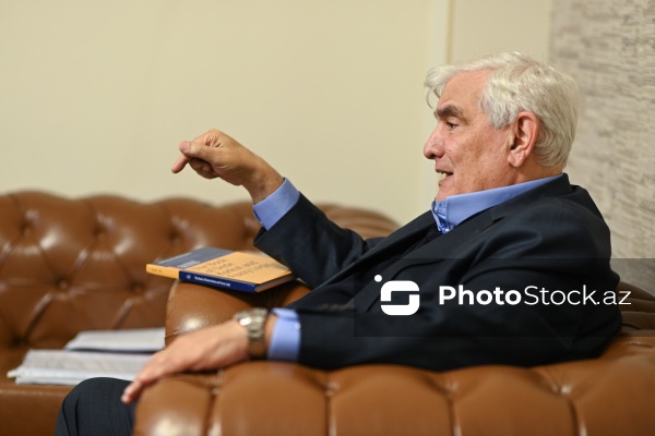 Xalq yazıçısı Kamal Abdulla