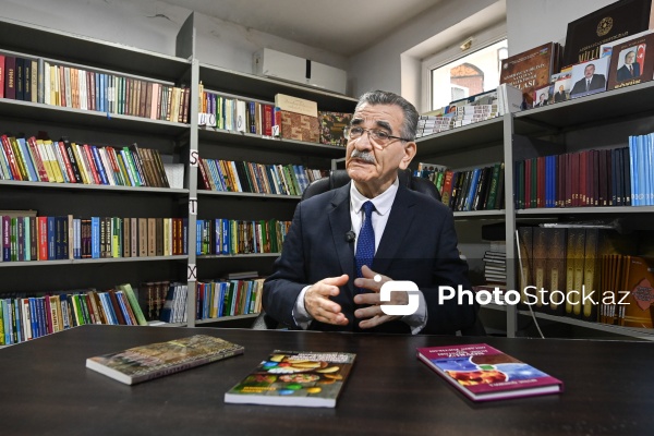 Filologiya üzrə fəlsəfə doktoru, dosent Atəş Əhmədli