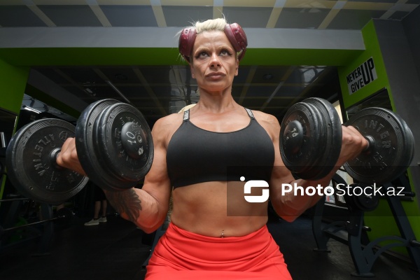 Fitnes modeli və kouç Günay Arazova