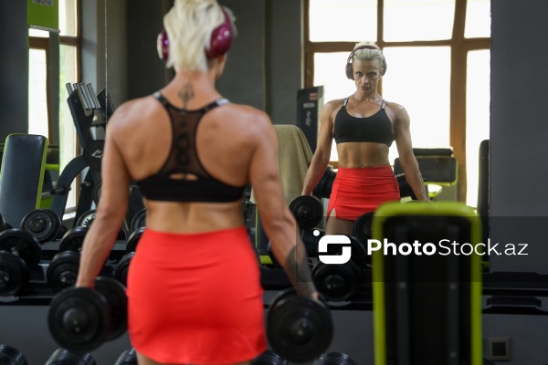 Fitnes modeli və kouç Günay Arazova