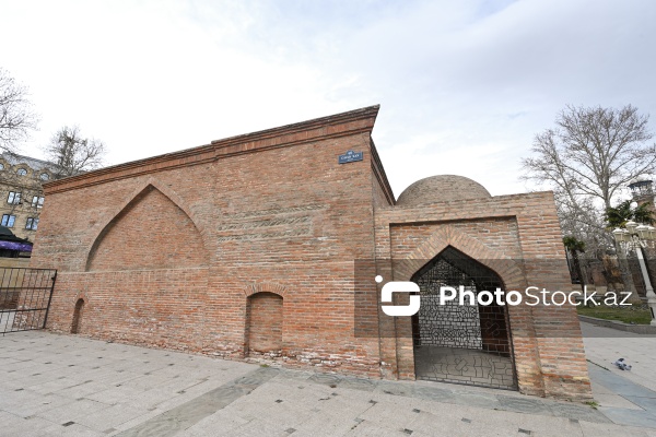 Dörd əsrdən çox yaşı olan Çökək hamam