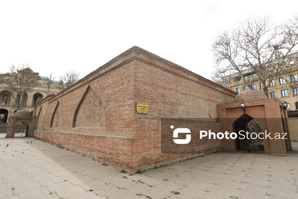 Dörd əsrdən çox yaşı olan Çökək hamam