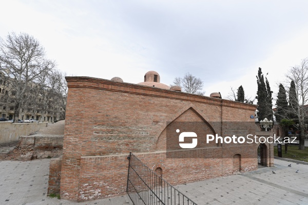 Dörd əsrdən çox yaşı olan Çökək hamam