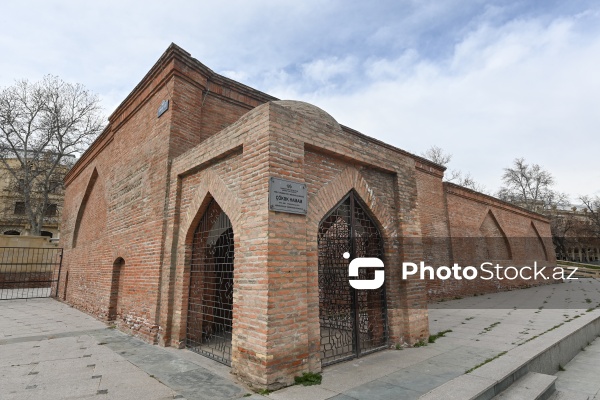 Dörd əsrdən çox yaşı olan Çökək hamam