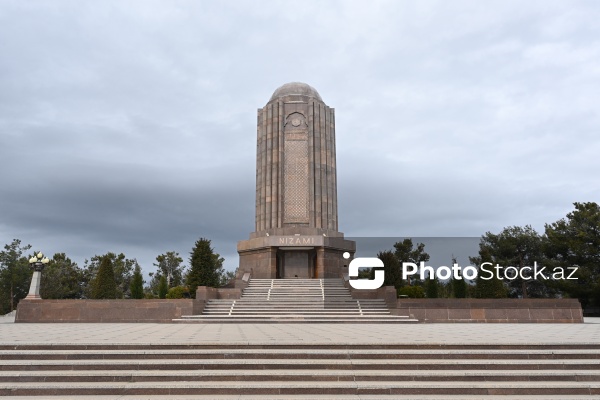 Gəncə şəhərində yerləşən Nizami məqbərəsi