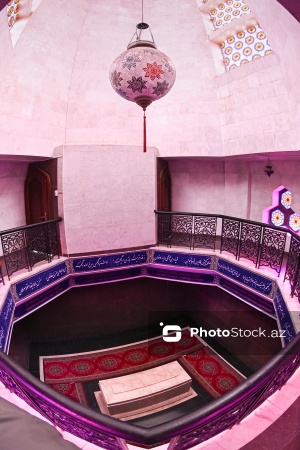 Gəncə şəhərində yerləşən Nizami məqbərəsi