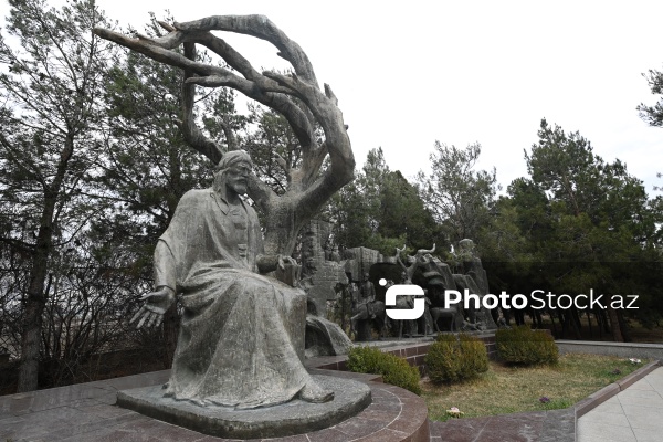 Gəncə şəhərində yerləşən Nizami məqbərəsi