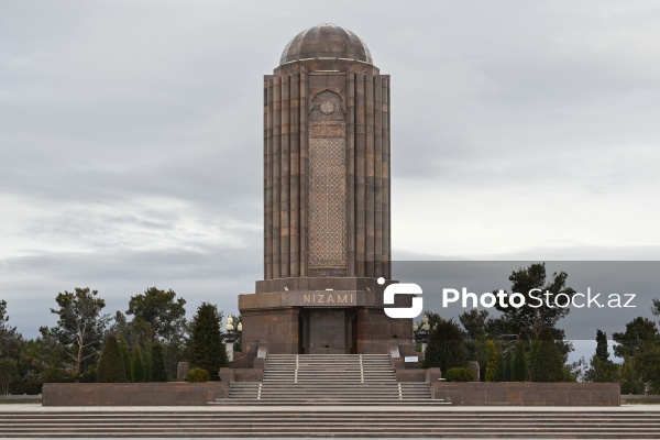 Gəncə şəhərində yerləşən Nizami məqbərəsi
