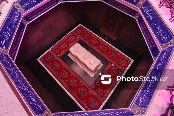 Gəncə şəhərində yerləşən Nizami məqbərəsi