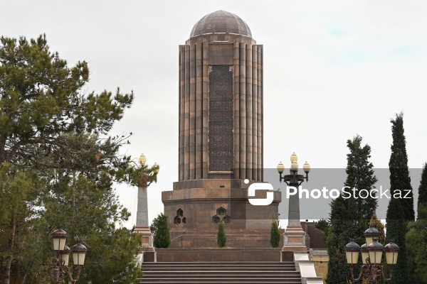 Gəncə şəhərində yerləşən Nizami məqbərəsi