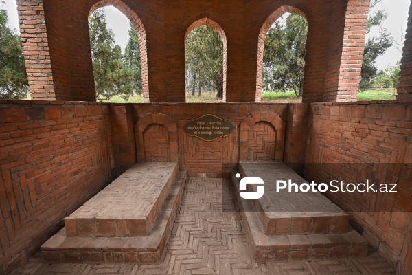 Nizami Gəncəvinin atası və anasının dəfn olunduğu sərdabə
