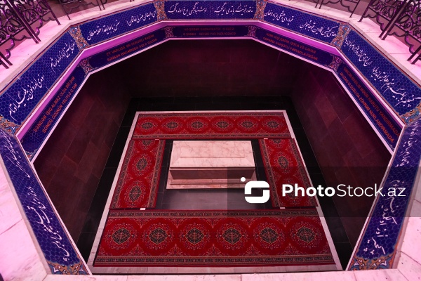 Gəncə şəhərində yerləşən Nizami məqbərəsi