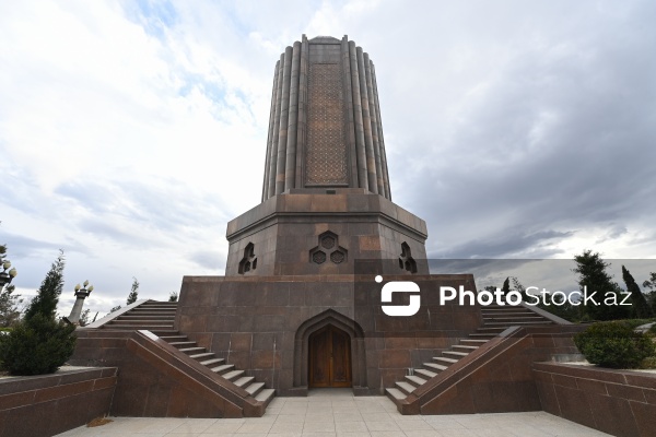 Gəncə şəhərində yerləşən Nizami məqbərəsi