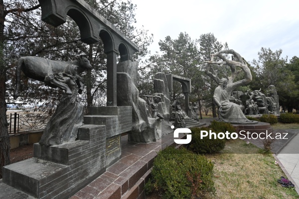 Gəncə şəhərində yerləşən Nizami məqbərəsi