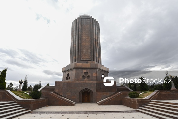 Gəncə şəhərində yerləşən Nizami məqbərəsi