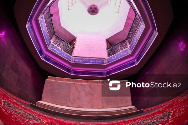 Gəncə şəhərində yerləşən Nizami məqbərəsi