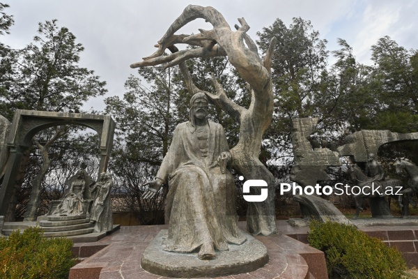 Gəncə şəhərində yerləşən Nizami məqbərəsi