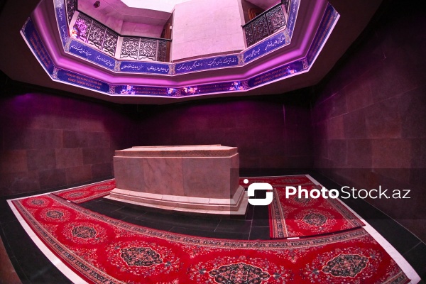 Gəncə şəhərində yerləşən Nizami məqbərəsi