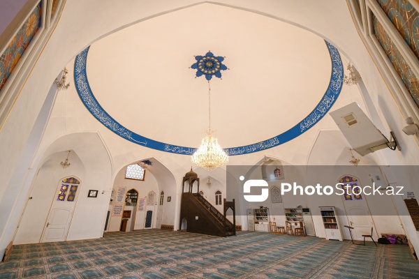 Gəncə şəhərində yerləşən tarixi Cümə məscidi