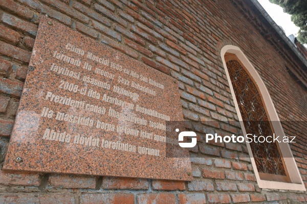 Gəncə şəhərində yerləşən tarixi Cümə məscidi