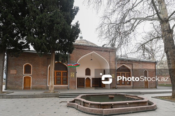 Gəncə şəhərində yerləşən tarixi Cümə məscidi