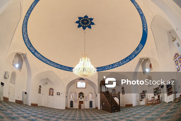 Gəncə şəhərində yerləşən tarixi Cümə məscidi