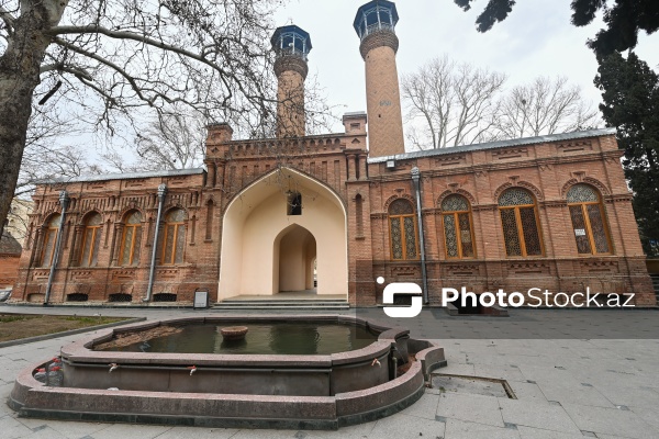 Gəncə şəhərində yerləşən tarixi Cümə məscidi