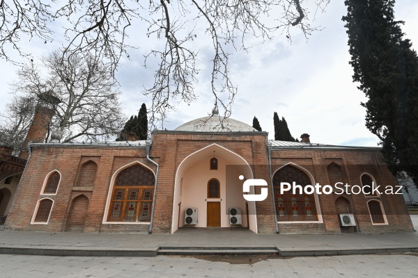 Gəncə şəhərində yerləşən tarixi Cümə məscidi
